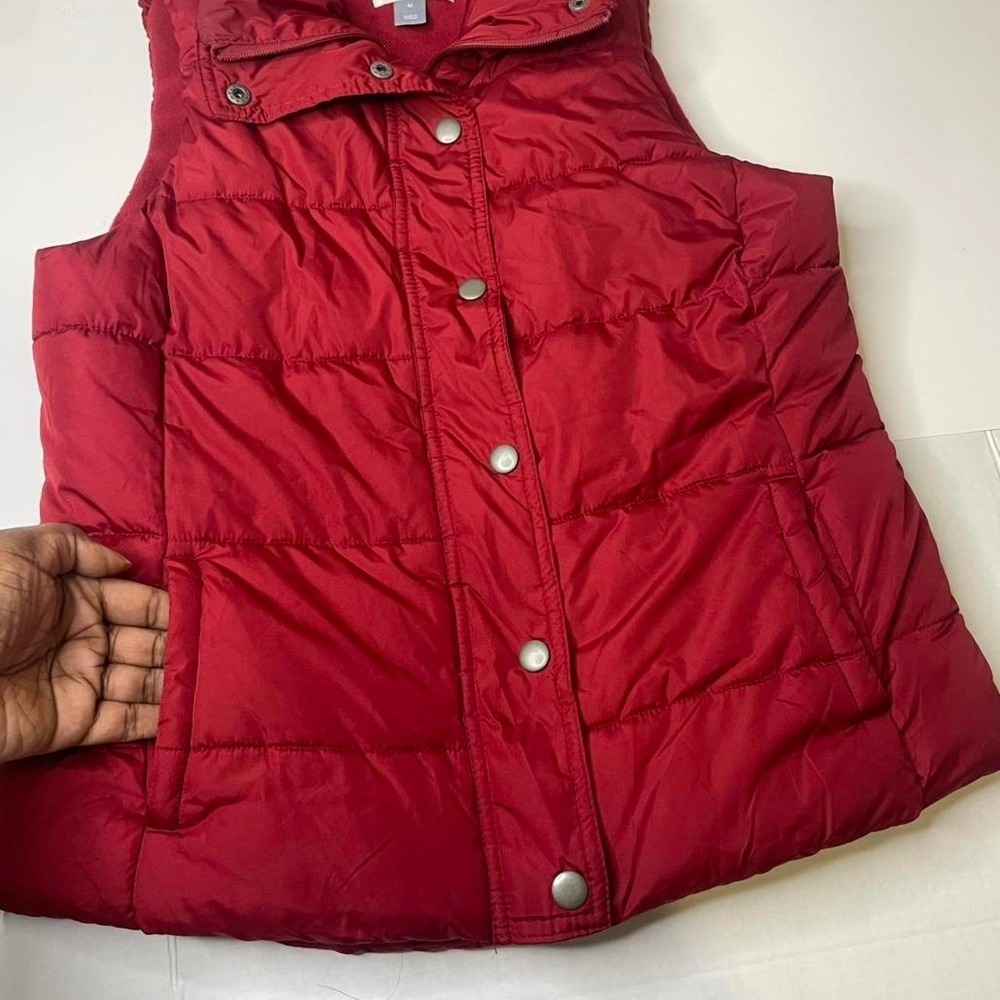 Old Navy red puffer vest with button up front and pockets size M - Picture 8 of 8